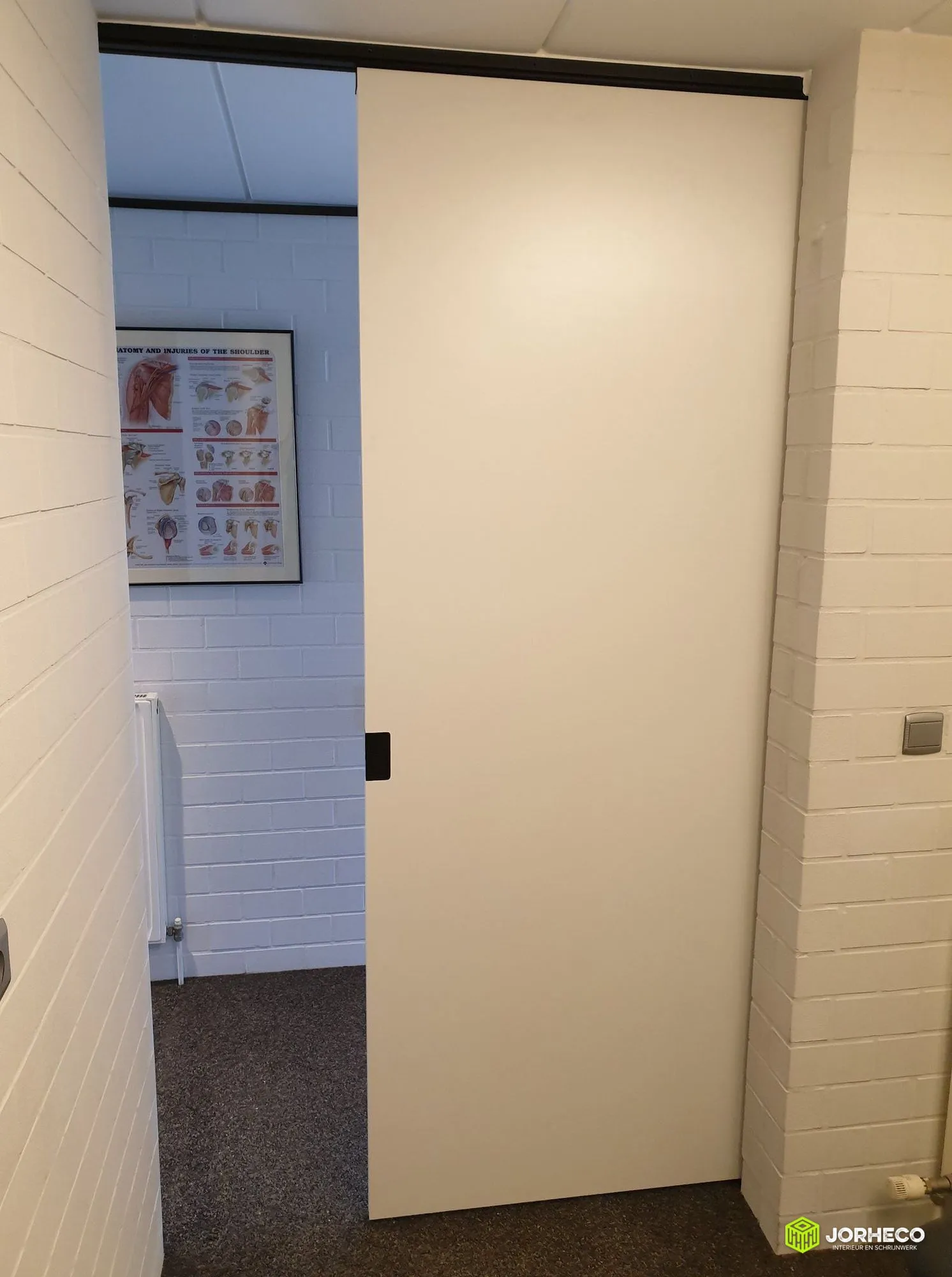 Schuifdeuren in praktijkruimte — foto 1 van 4