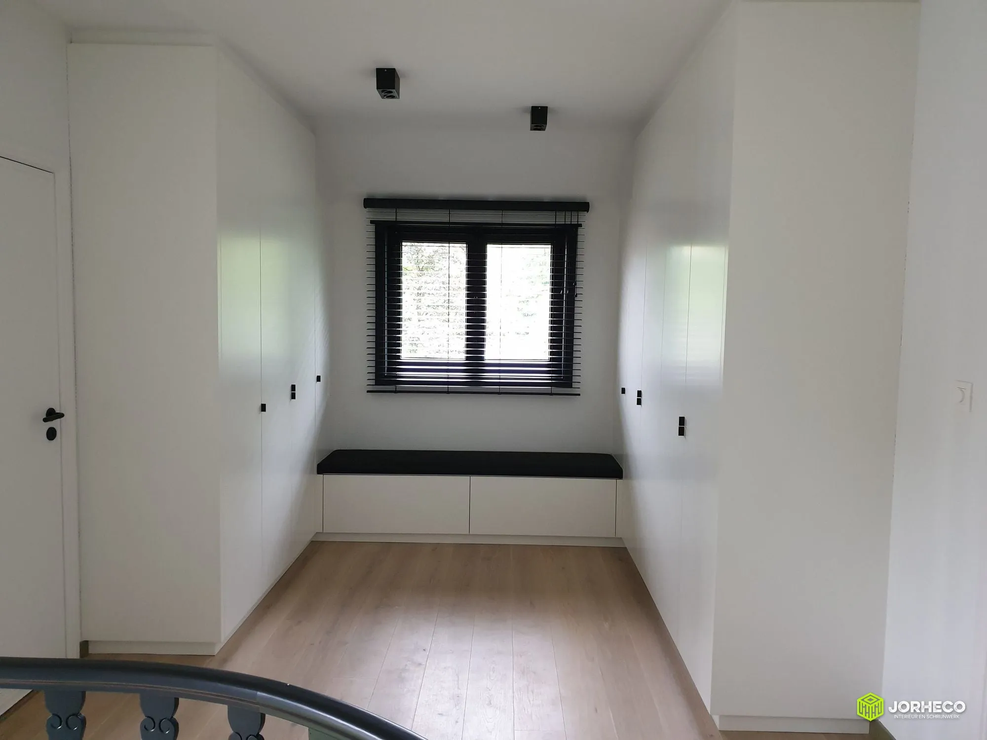 Maatwerk dressing in lakwerk