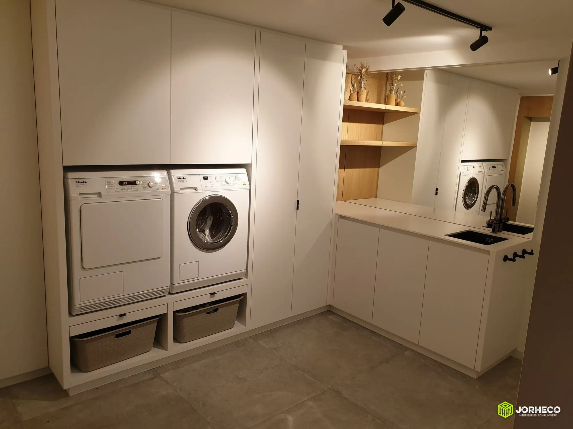 Wasplaats in witte laminaat
