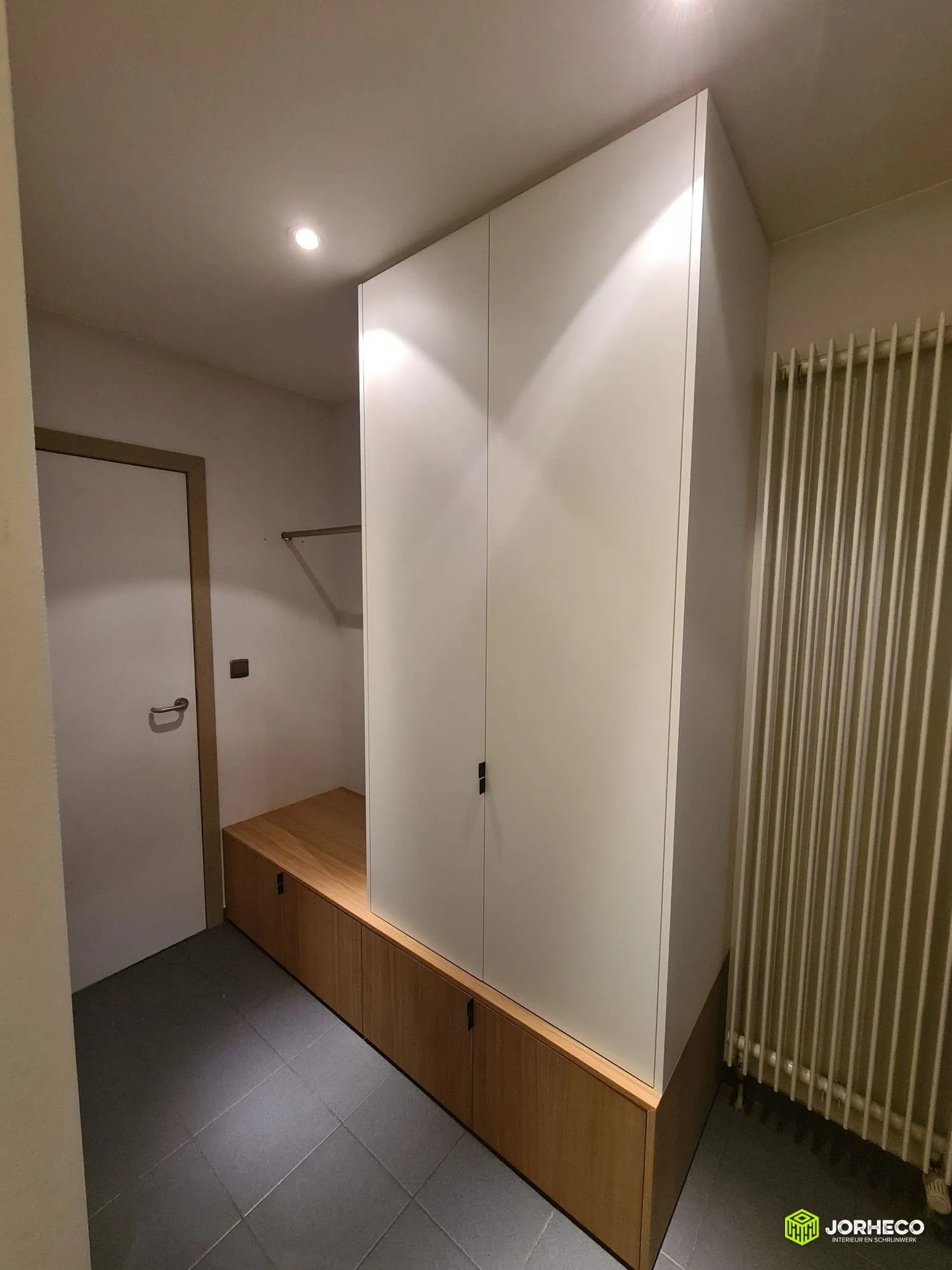 Vestiaire met eikfineer — foto 1 van 3