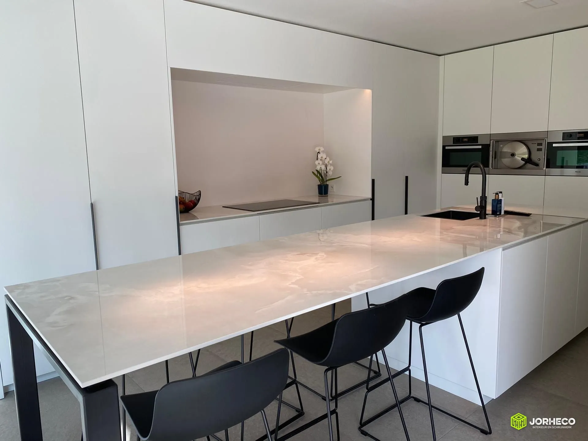 Grote keuken — foto 1 van 9
