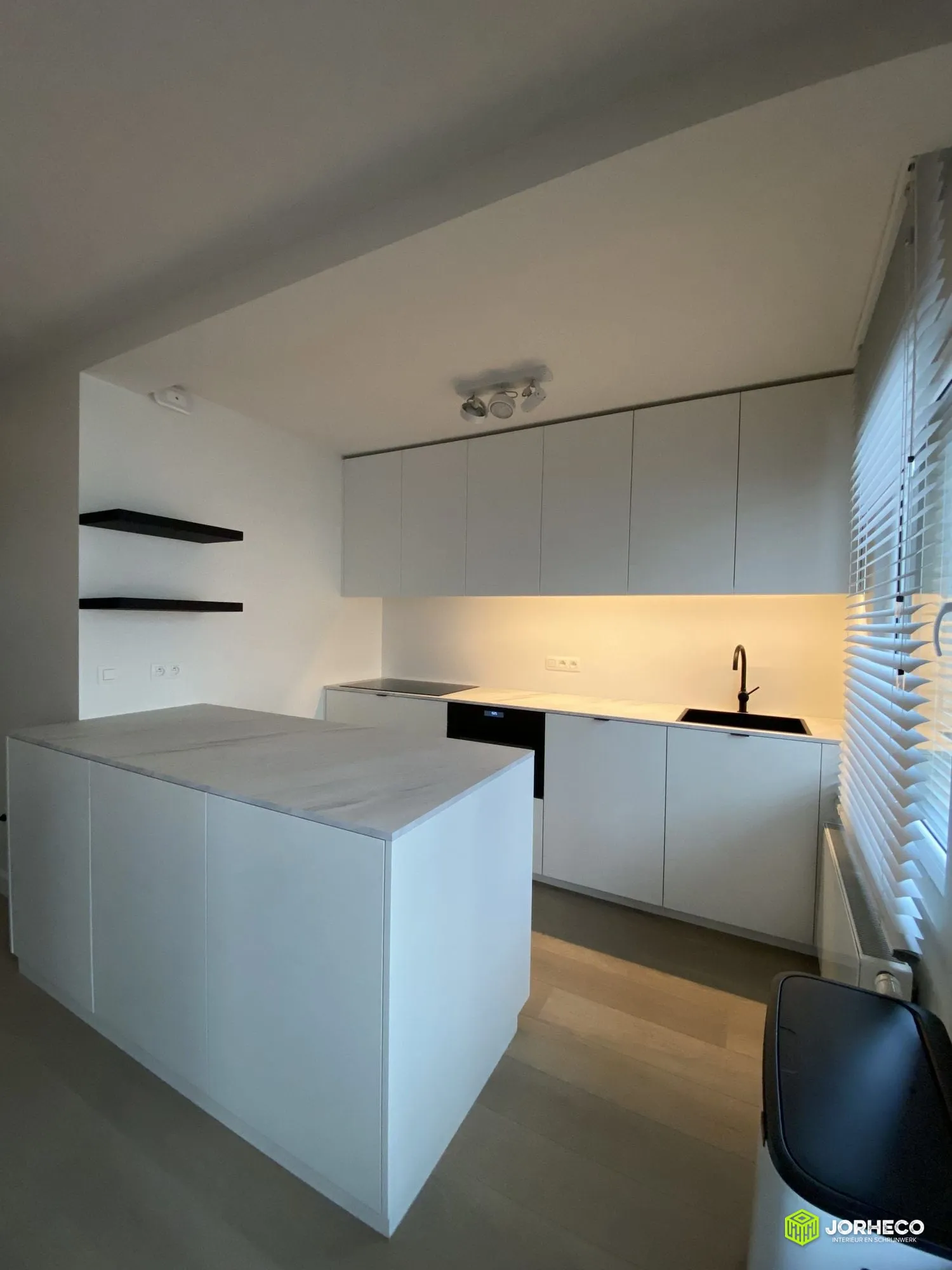 Compacte keuken met eiland