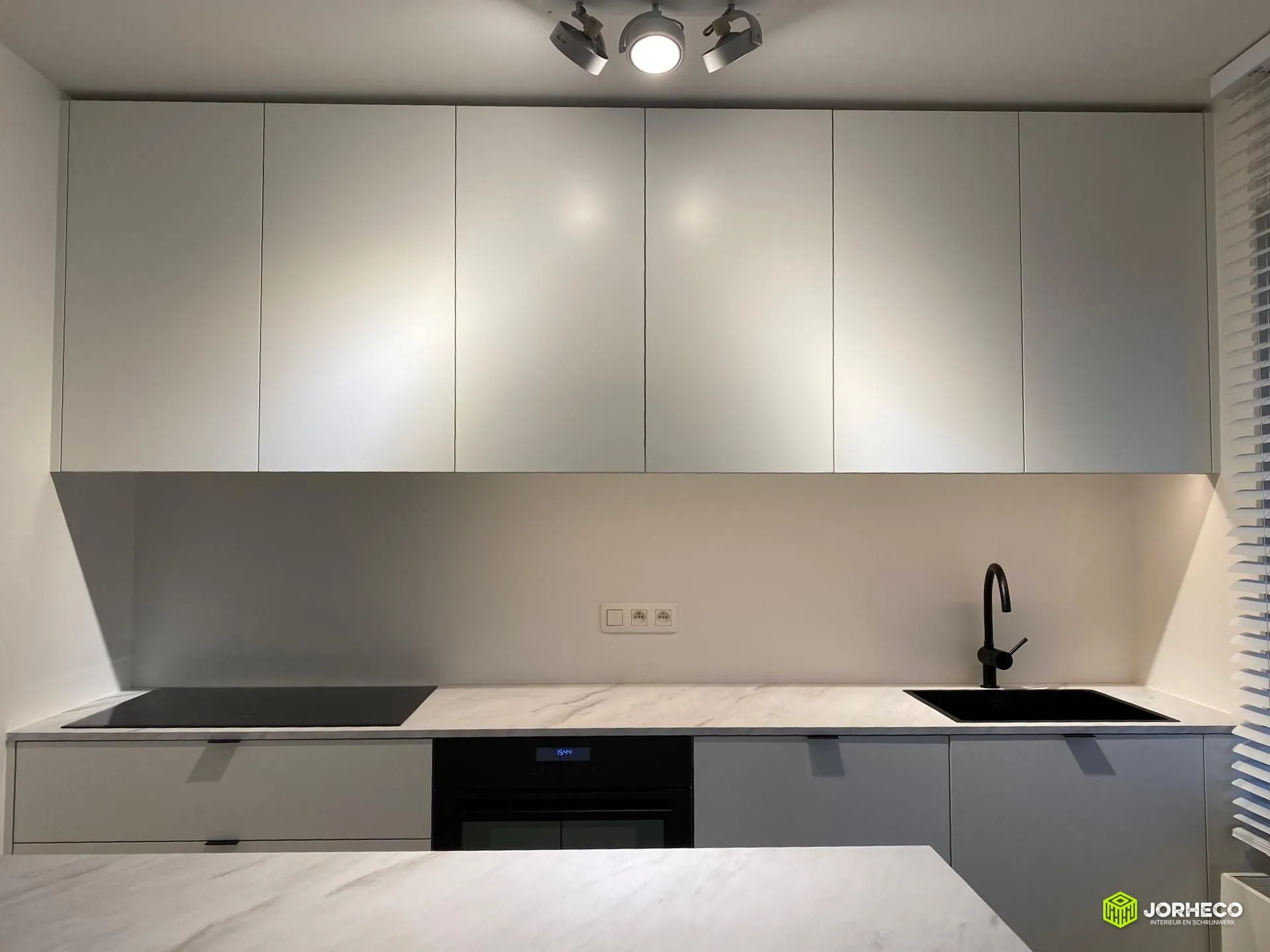 Compacte keuken met eiland — foto 4 van 4