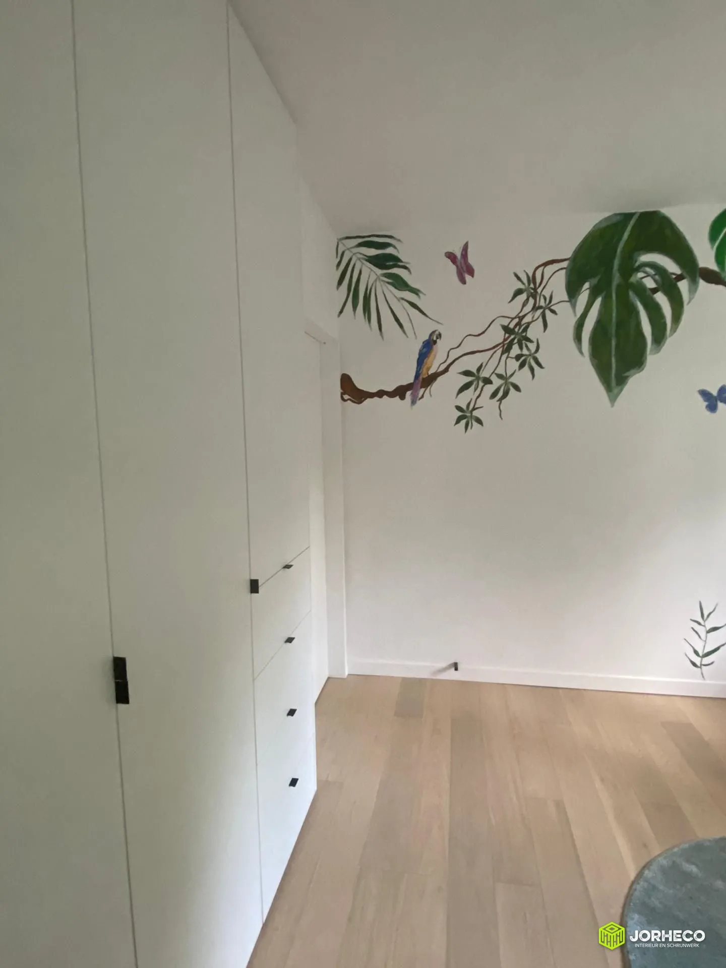 Kinderkamer met muurschildering — foto 2 van 5