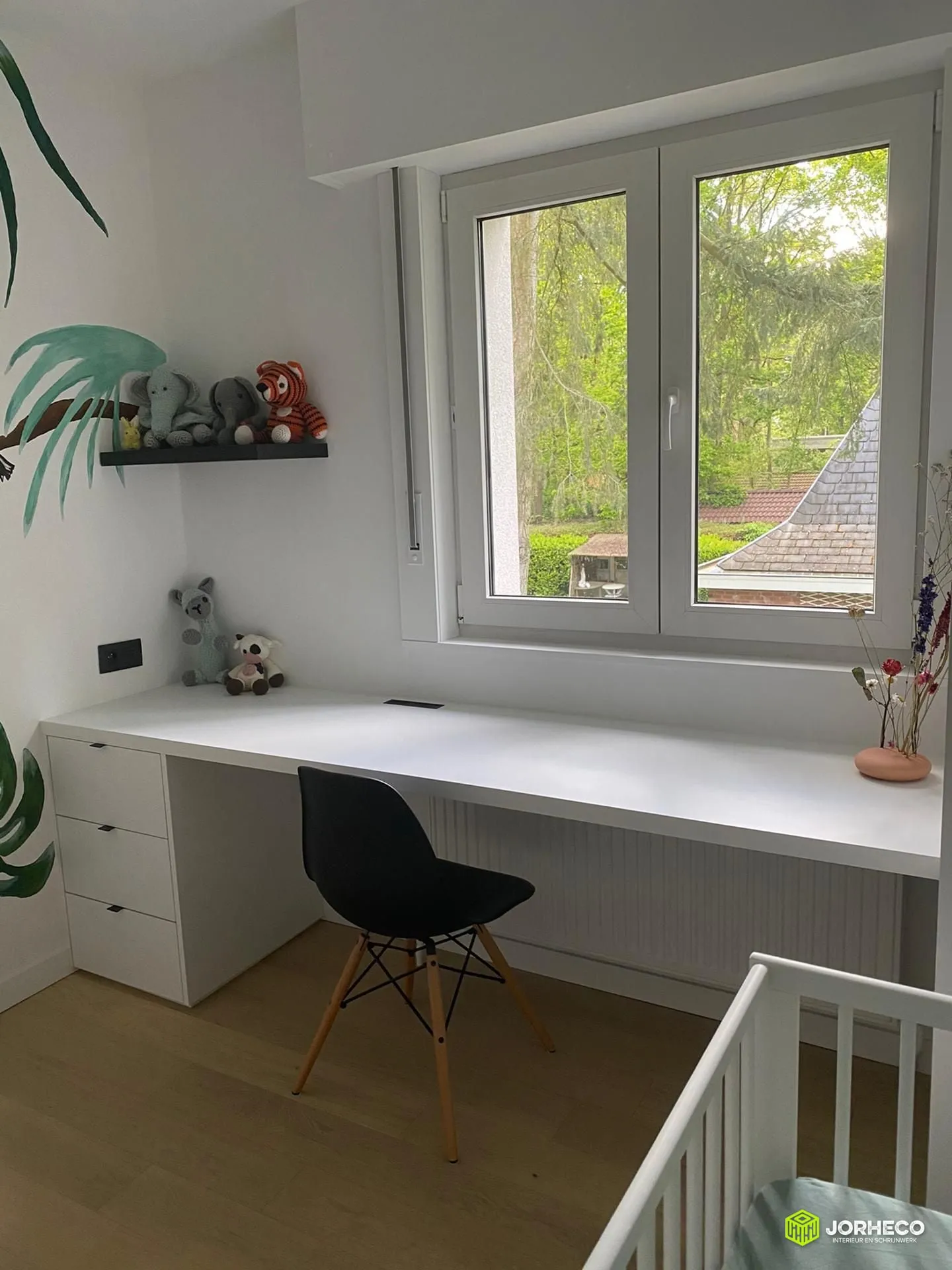 Kinderkamer met muurschildering — foto 4 van 5