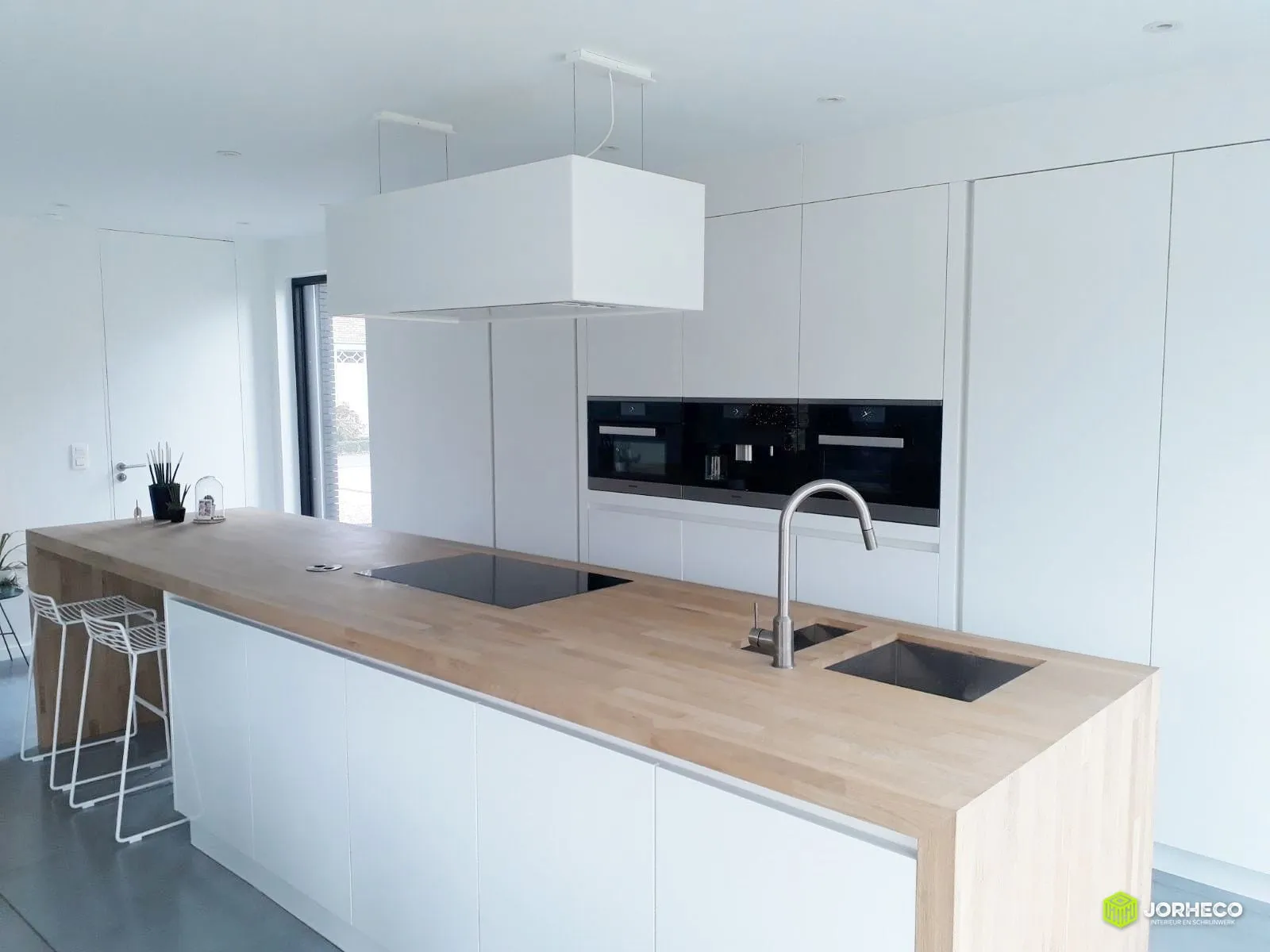 Moderne Witte Keuken — foto 2 van 2